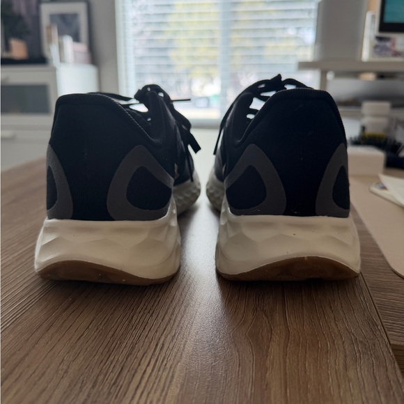 New Balance - Fresh Foam Arishi v4 Running Shoes - Women’s - Black/White - 8.5 - Picture 4 of 9